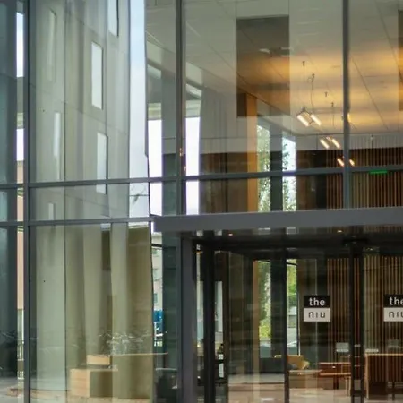 - The Niu, Fender Amsterdam