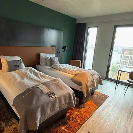 Hotel - The Niu, Fender