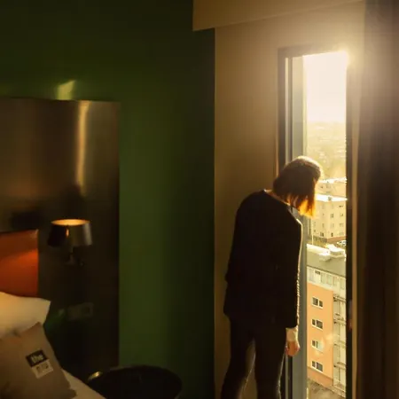 - The Niu, Fender Hotel