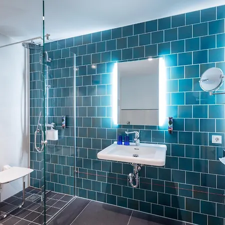 - The Niu, Fender 4*