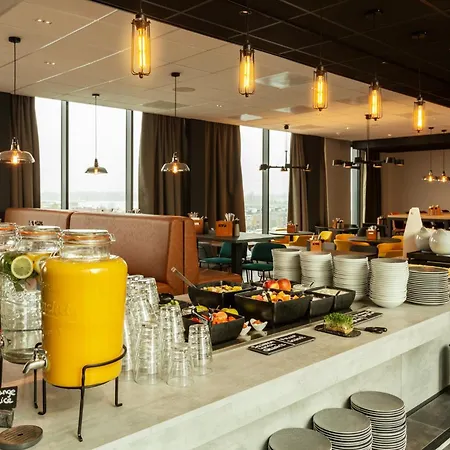 - The Niu, Fender Amsterdam