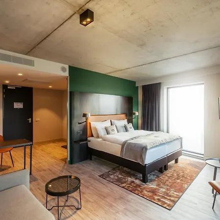 The Niu Fender 4* Amsterdam