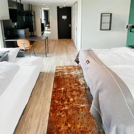 - The Niu, Fender Hotel Amsterdam