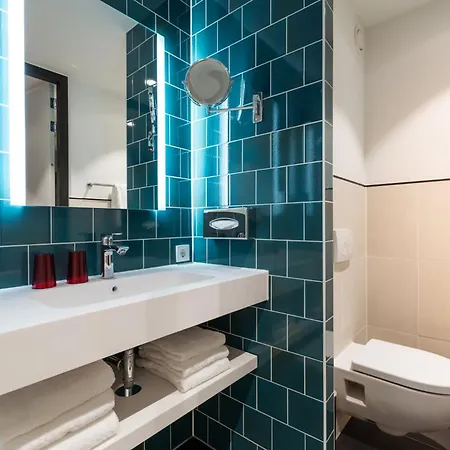 Hotel - The Niu, Fender 4*