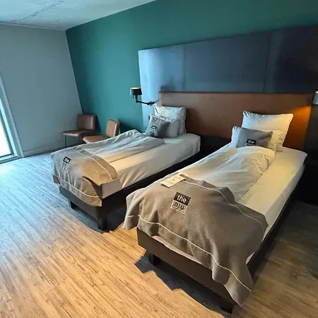 - The Niu, Fender Hotel Amsterdam