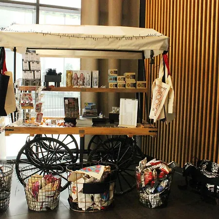 Hotel - The Niu, Fender