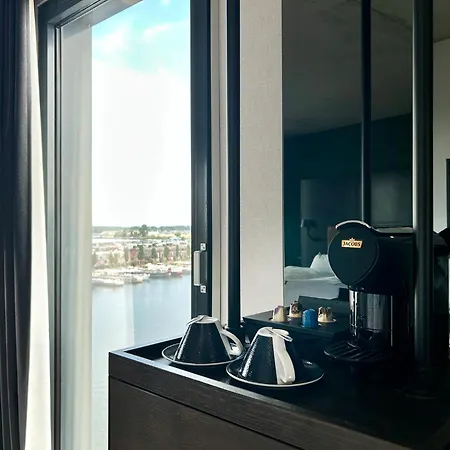 Hotel - The Niu, Fender 4*