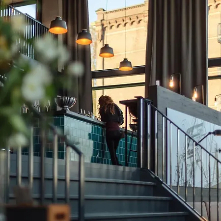 Hotel - The Niu, Fender