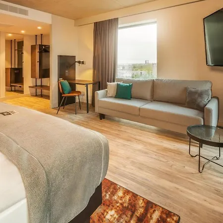 Hotel - The Niu, Fender 4*