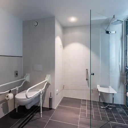 - The Niu, Fender Amsterdam