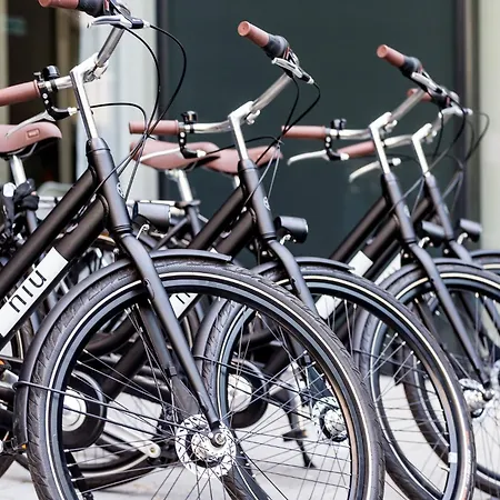 - The Niu, Fender 4* アムステルダム