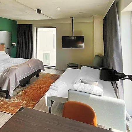 Hotel - The Niu, Fender 4*