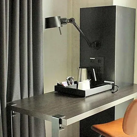 - The Niu, Fender Hotel Amsterdam