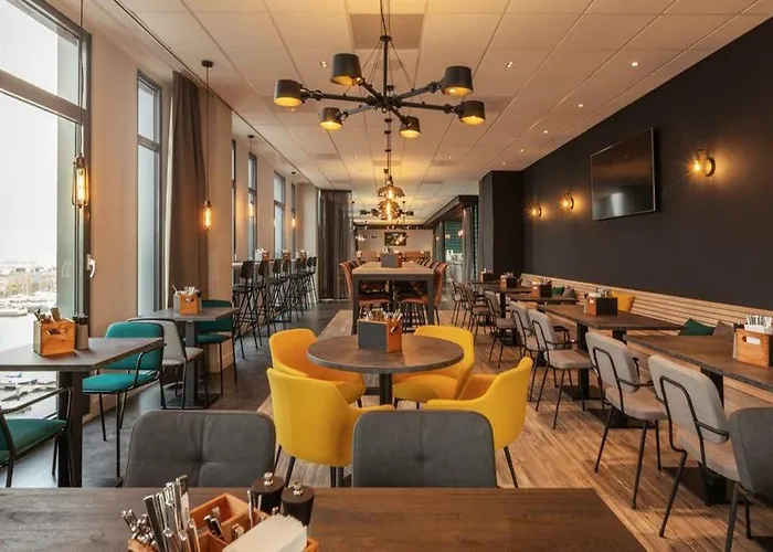 - The Niu, Fender 4* Amsterdam