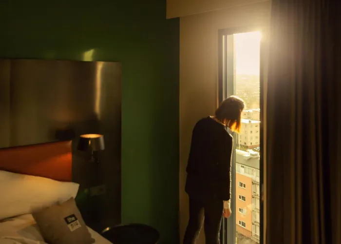 - The Niu, Fender Hotel