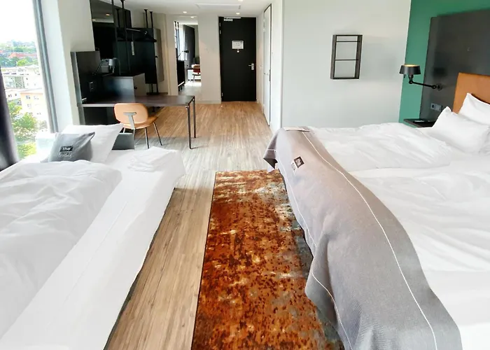 - The Niu, Fender Hotel Amsterdam