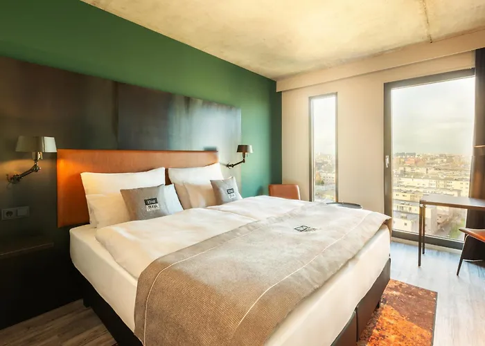 - The Niu, Fender Hotel