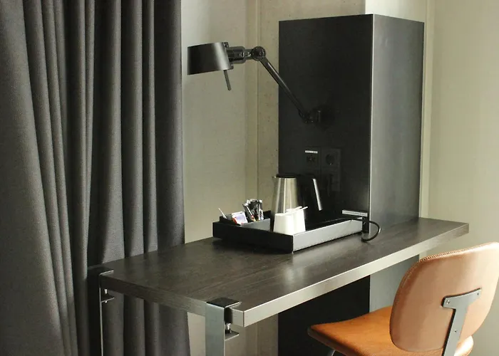 - The Niu, Fender 4*