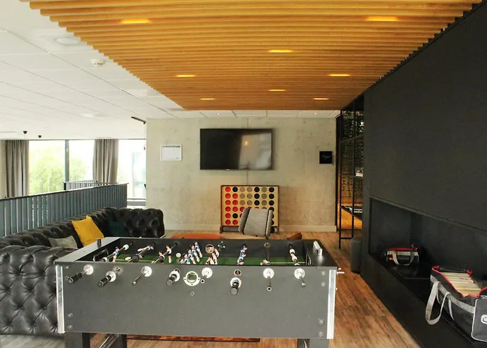 - The Niu, Fender アムステルダム