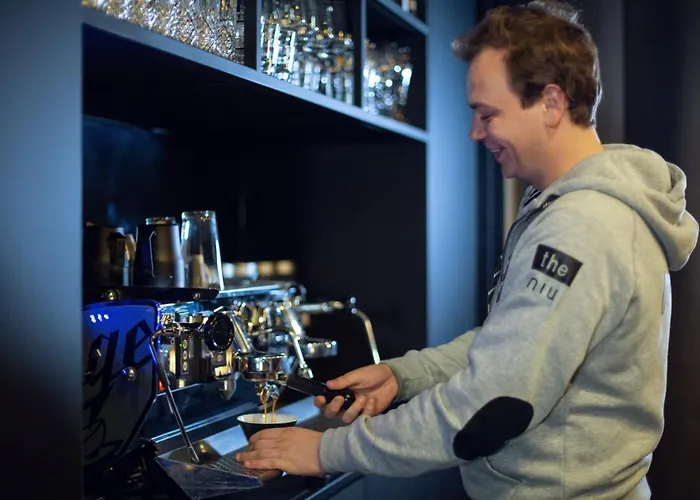 Hotel - The Niu, Fender