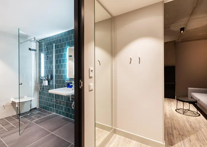 - The Niu, Fender 4*