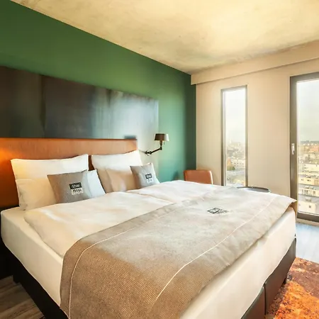 - The Niu, Fender Hotell 4*