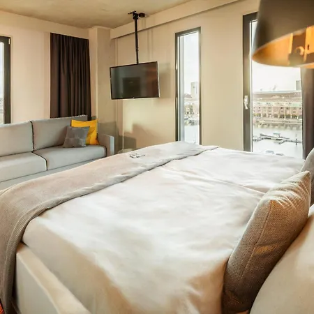 - The Niu, Fender Hotell Amsterdam