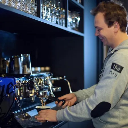 Hotel - The Niu, Fender