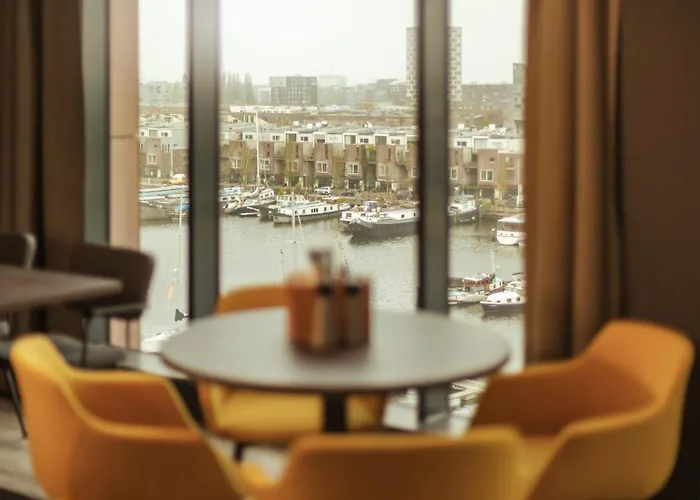 - The Niu, Fender 4* Amsterdam