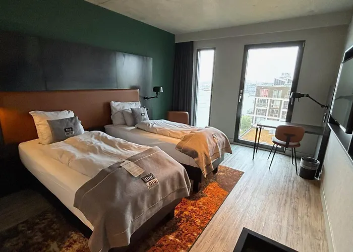 - The Niu, Fender 4*