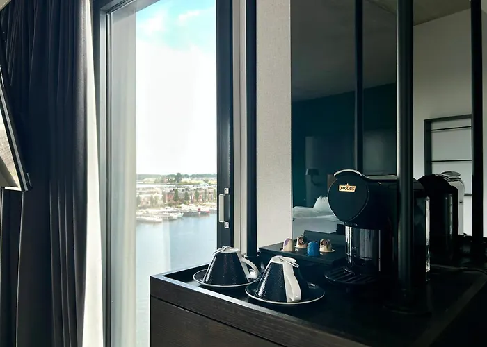 Hotel - The Niu, Fender 4*