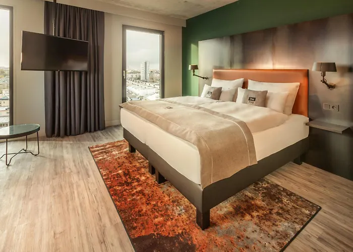 - The Niu, Fender Hotel