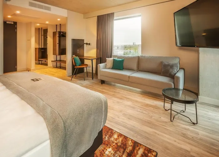 Hotel - The Niu, Fender 4*